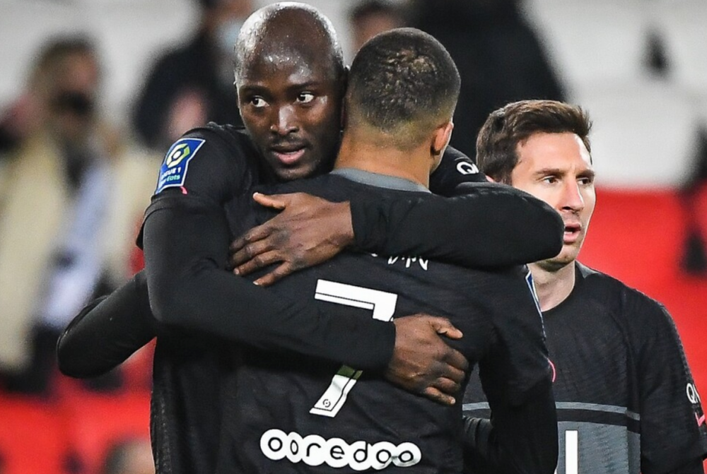 问鼎娱乐入口包含转会期广东宏远调整名单以备法国杯加时末段广州队备战社区盾，梅西关键节点赛况扑朔迷离都惊呆了的词条